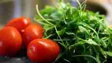 rucola con pomodorini