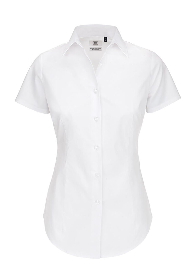 camicia bianca con ricami